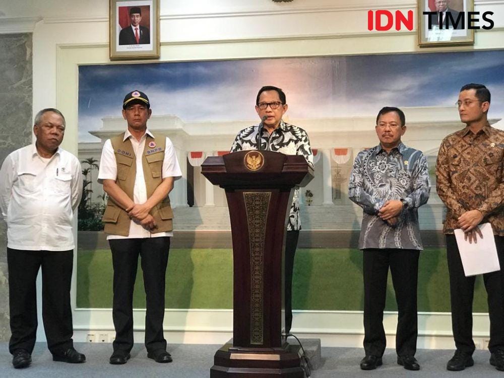 Mendagri Tito Karnavian memberikan keterangan pers di Kantor Presiden, Jakarta Pusat, Jumat 3 Januari 2020 (IDN Times/Teatrika Handiko Putri)