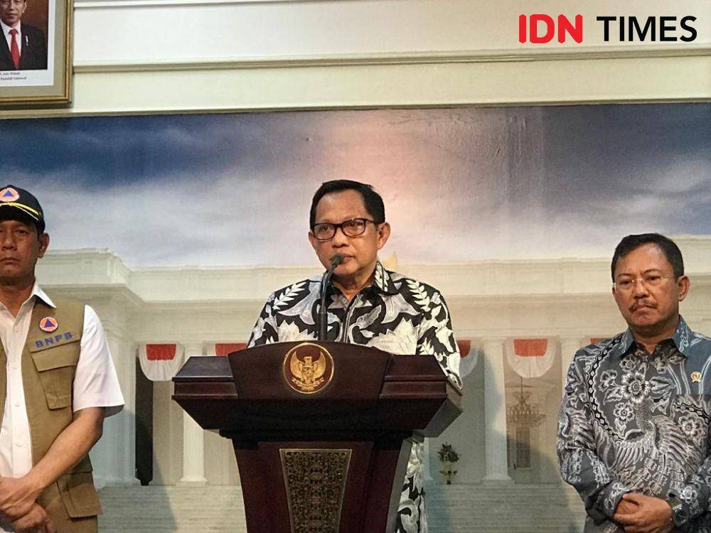 Mendagri Tito Karnavian memberikan keterangan pers di Kantor Presiden, Jakarta Pusat, Jumat 3 Januari 2020 (IDN Times/Teatrika Handiko Putri)