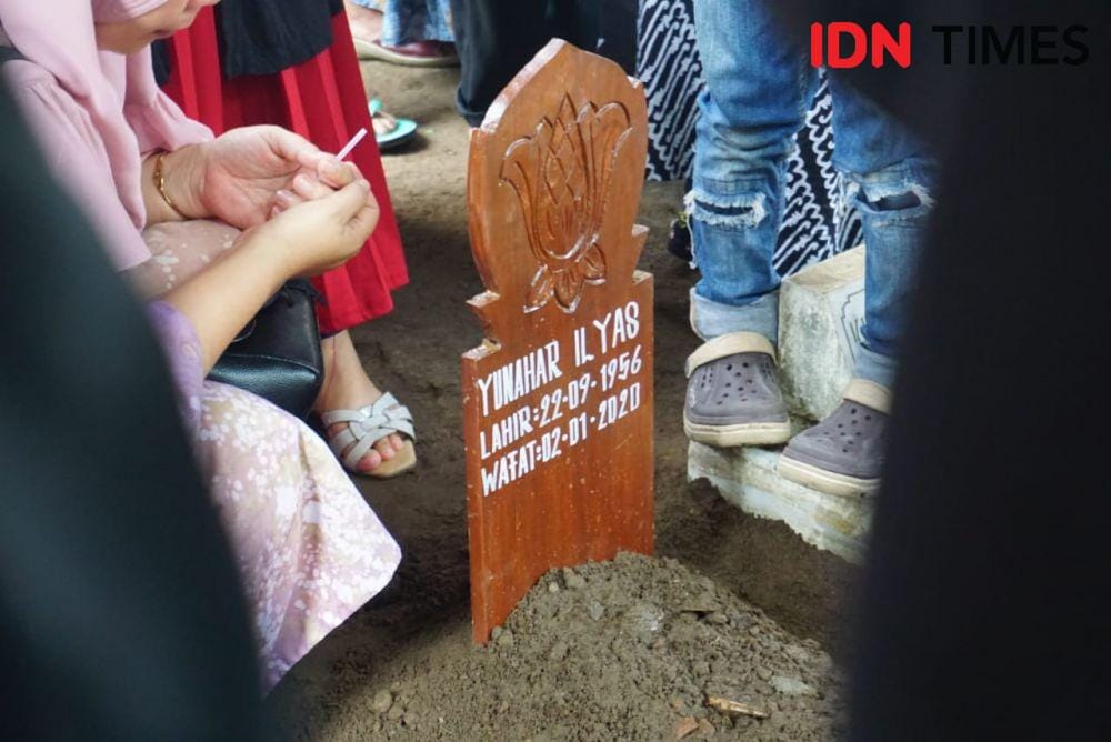 Makam Yunahar Ilyas di Pemakaman Karangkajen. IDN Times/Tunggul Kumoro