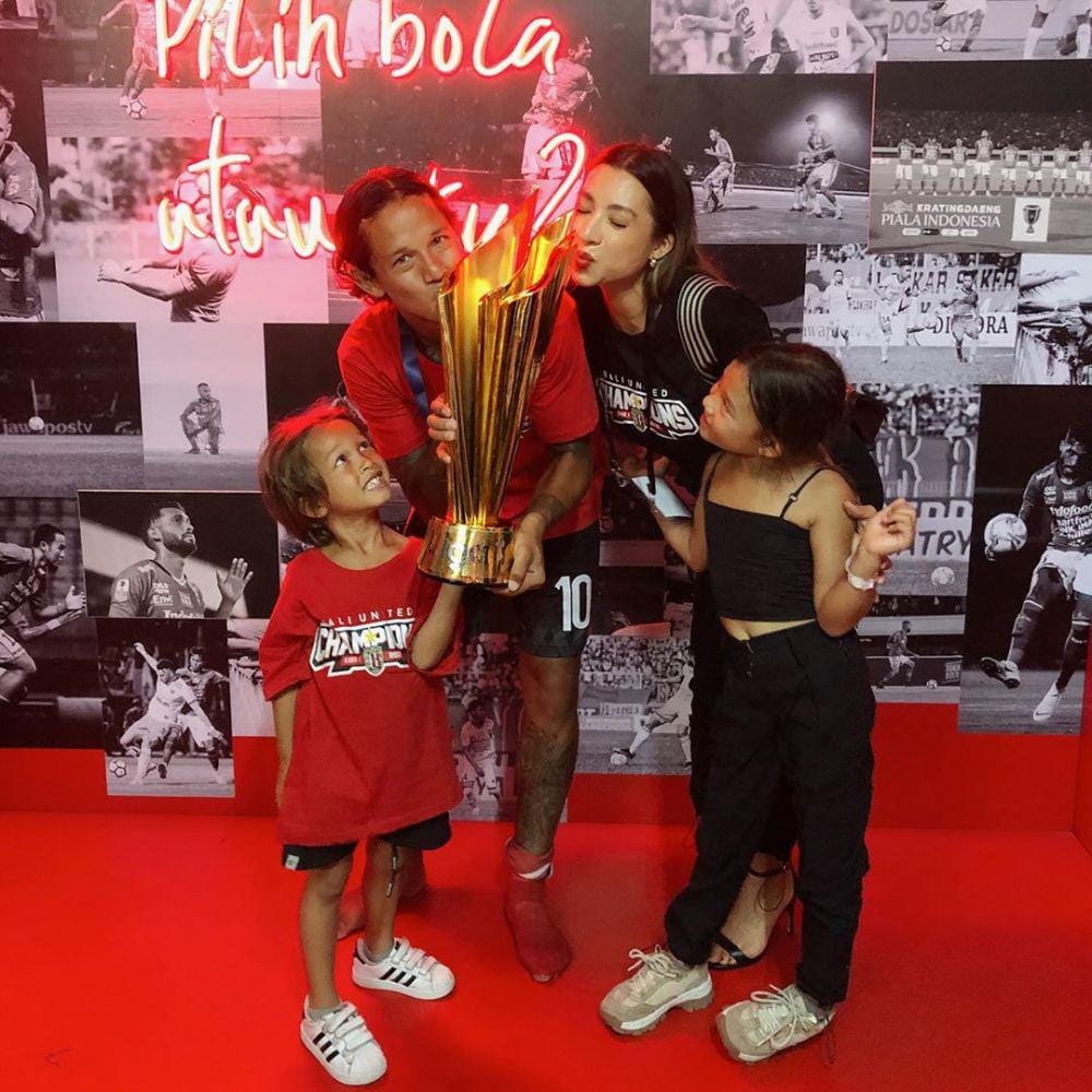 instagram.com/jenniferbachdim