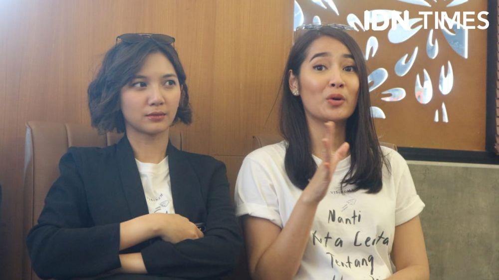 Cast film NKCTHI Sheila Dara dan Niken Anjani di PTC Palembang, Sabtu (4/1) (IDN Times/Feny Maulia Agustin)