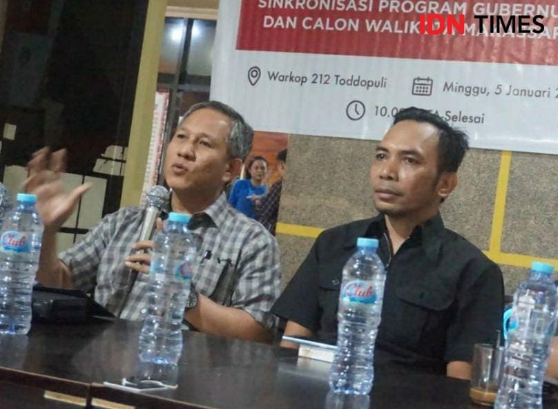 Dekan Fakultas Kehutanan Unhas Prof Yusran Yusuf, kiri. IDN Times/Aan Pranata