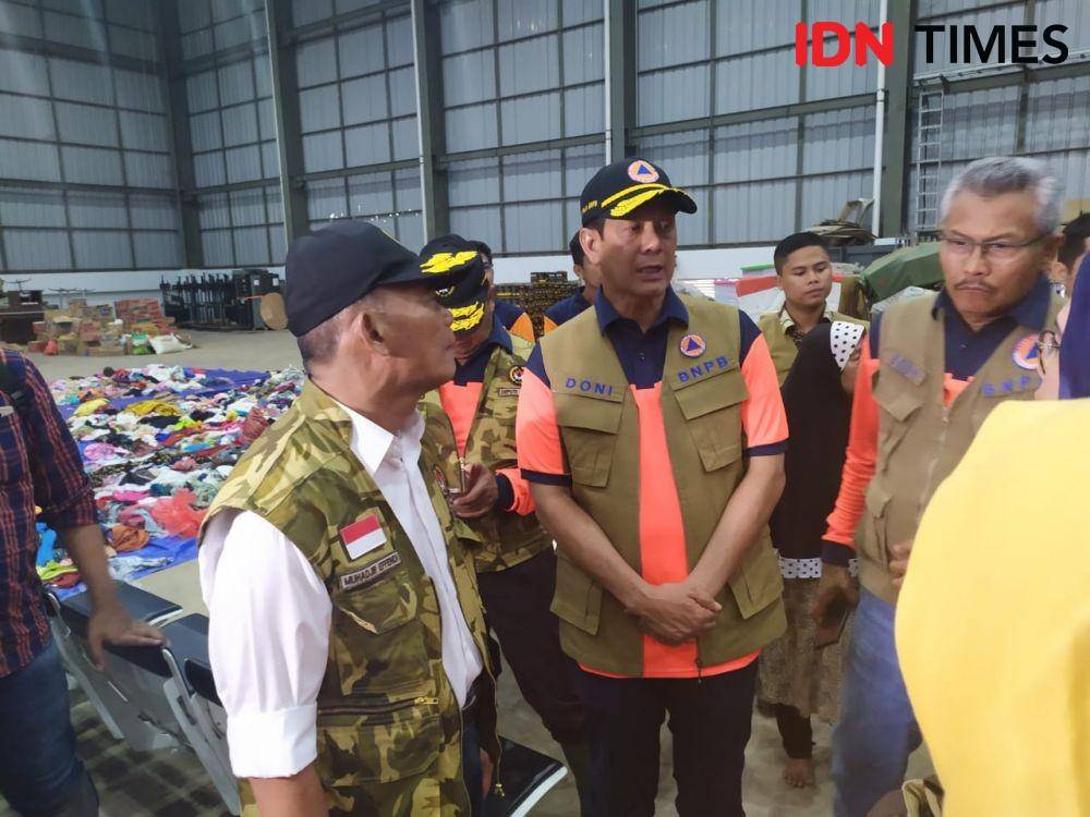 (Kepala BNPB Letjen TNI Doni Monardo <di tengah>) IDN Times/Aldzah Fatimah Aditya