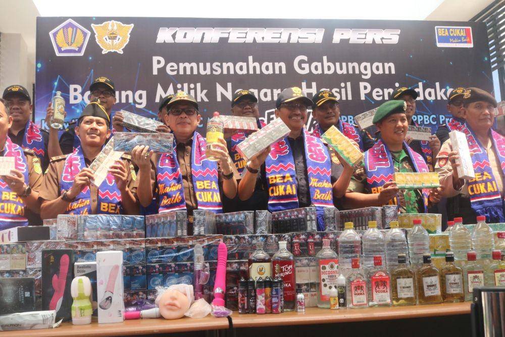 DJBC II Jatim mendorong penguatan sektor ekspor bagi masyarakat di Jatim. IDN Times/ Alfi Ramadana