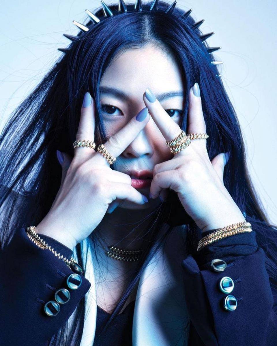 instagram.com/awkwafina