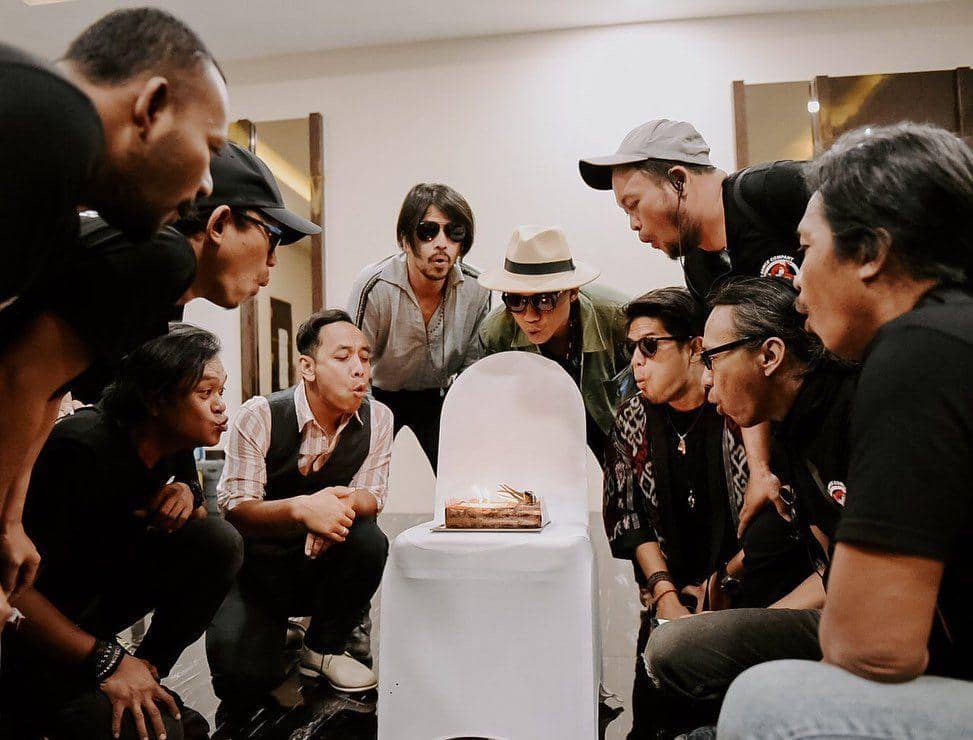 Instagram.com/thedancecompanyband