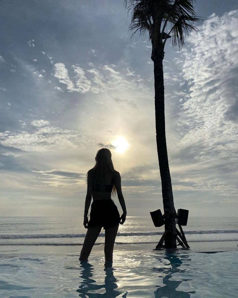 instagram.com/roses_are_rosie