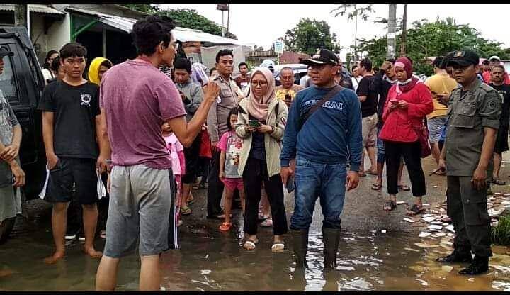 Viral Camat Ciledug (baju biru) marah-marah/ Istimewa Facebook Fauzan Mukrim