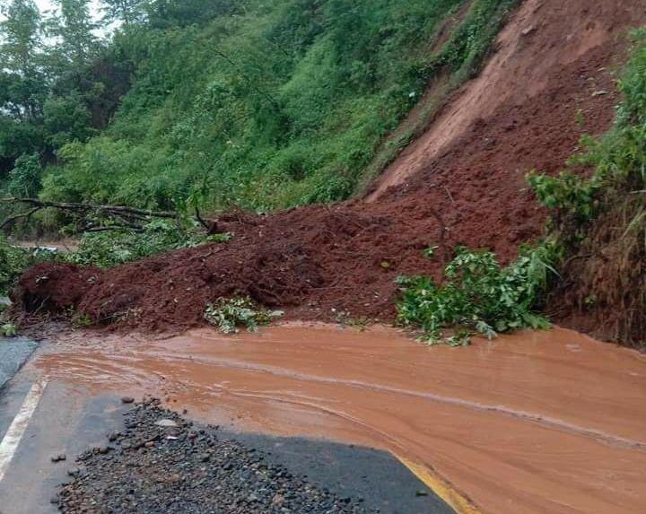 Longsoran di Jalan lintas Pagaralam-Lahat (IDN Times/BPBD Lahat)