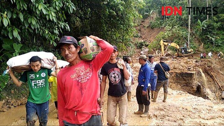 Korban banjir bandang di Lebak, Banten. (IDN Times/Khaerul Anwar)