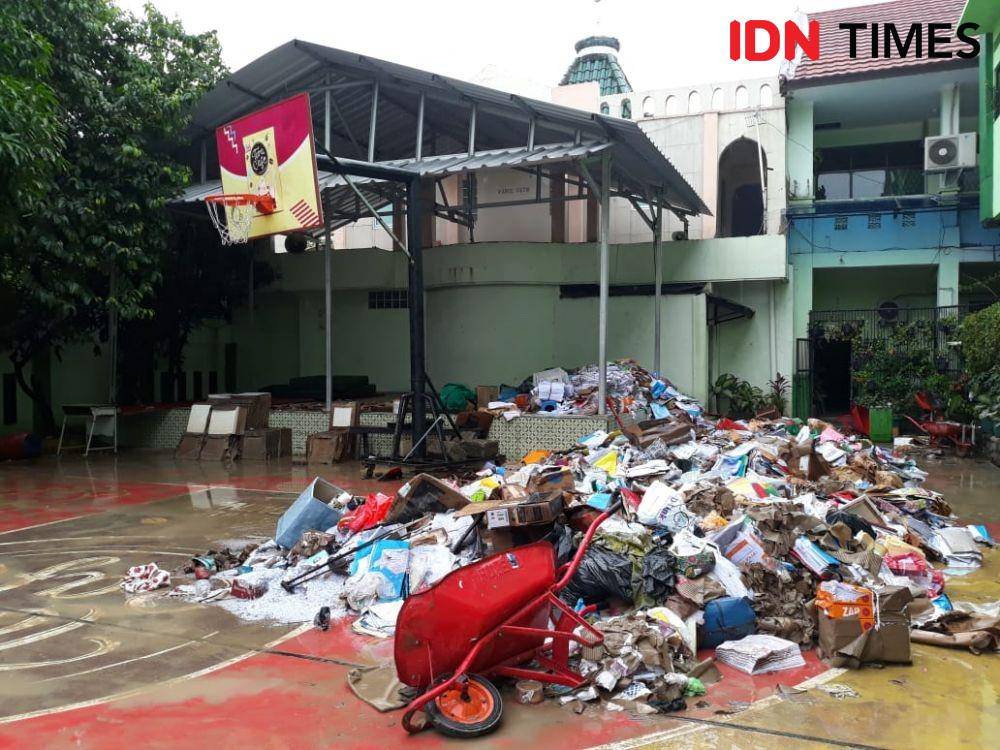 SMAN 2 Kota Bekasi belum menghitung perkiraan jumlah kerugian akibat banjir. (IDN Times/Fitang Budhi Adhitia)
