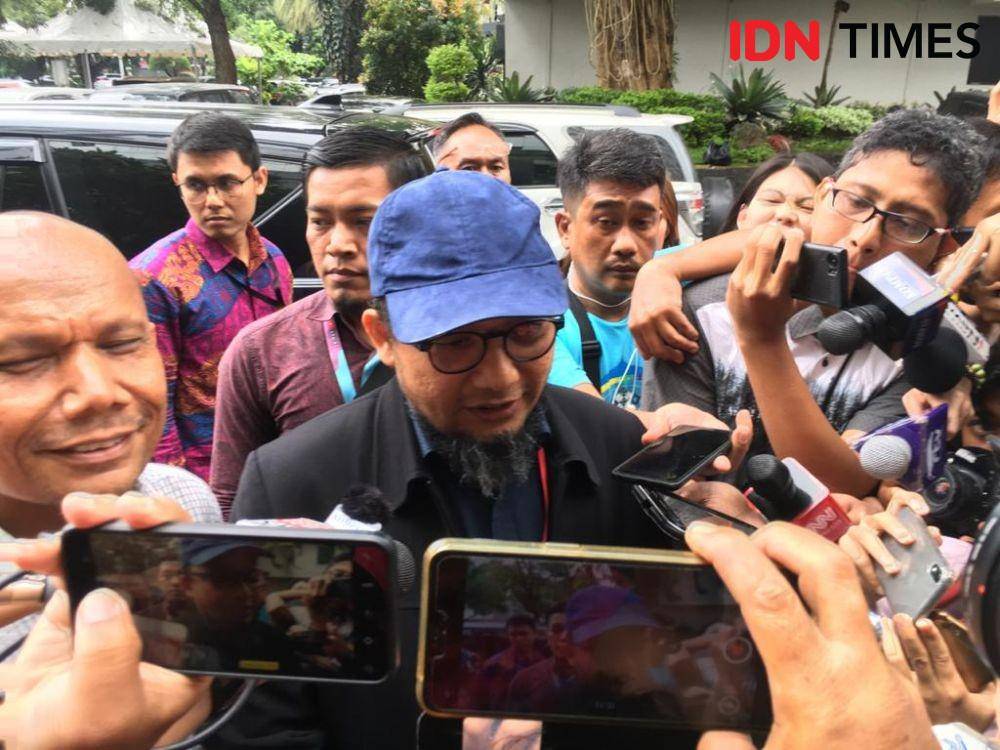 Novel Baswedan memenuhi panggilan penyidik Polda Metro Jaya, Senin (6/1) (IDN Times/Axel Jo Harianja)