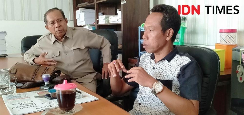 Sekretaris DPC Gerindra Bantul, Darwinto ((kanan). IDN Times/Daruwaskita