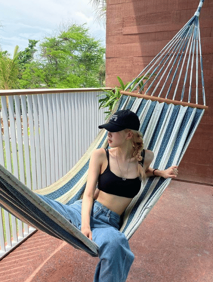 instagram.com/roses_are_rosie