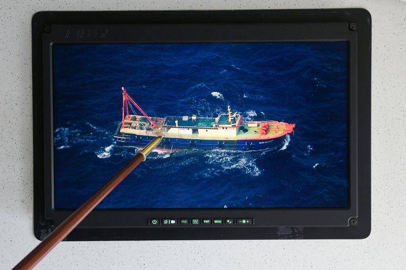 (Kapal nelayan asing di perairan Natuna yang berhasil diintai oleh TNI AU) ANTARA FOTO/M. Risyal Hidayat