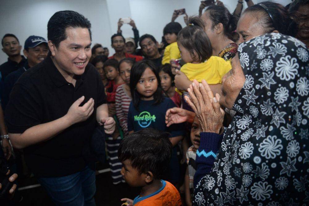 (Menteri BUMN Erick Thohir mengunjungi korban bencana banjir di Jakarta Barat) Dok. IDN Times/Istimewa