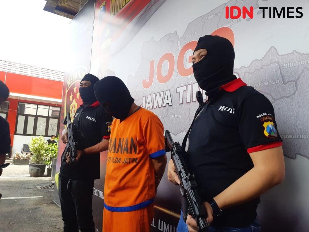 Konferensi pers rilis ungkap kasus uang palsu di Ditreskrimum Polda Jatim, Senin (6/1). IDN Times/Ardiansyah Fajar