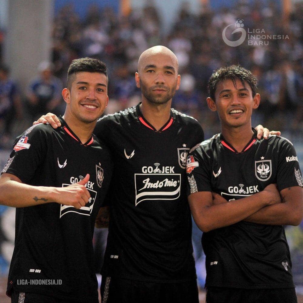 Trio Jonathan Cantillana (kiri), Bruno Silva (tengah), dan Hari Nur Yulianto (kanan). Twitter/Liga1Match