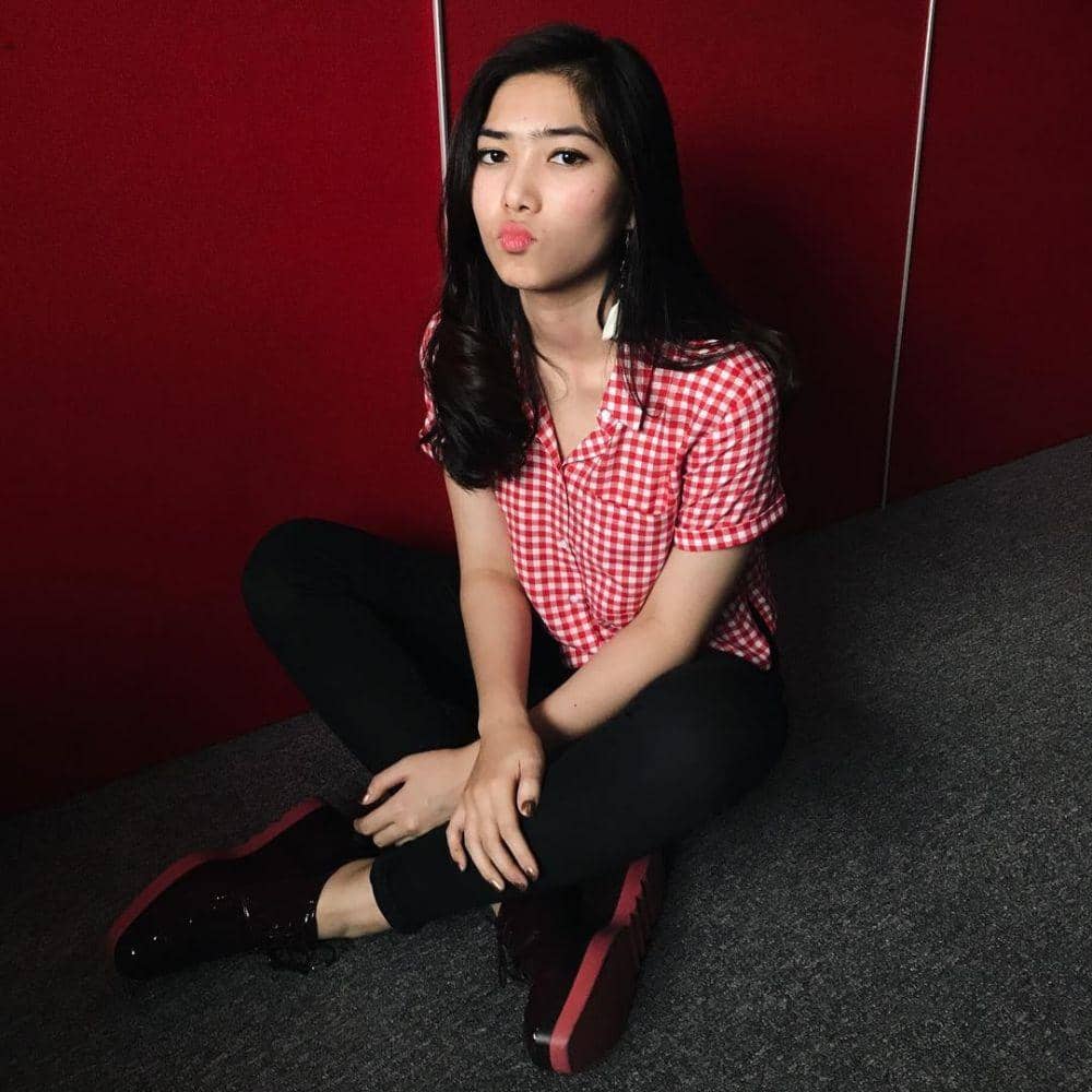 instagram.com/isyanasarasvati