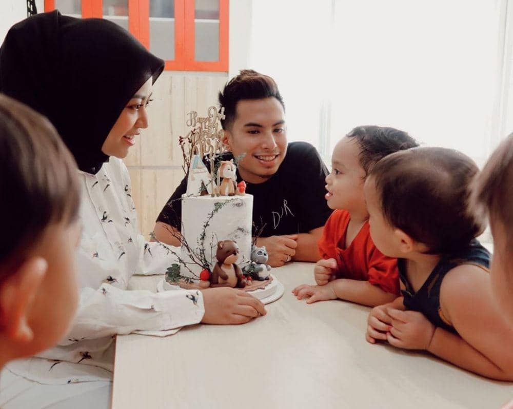 instagram.com/rachelvennya