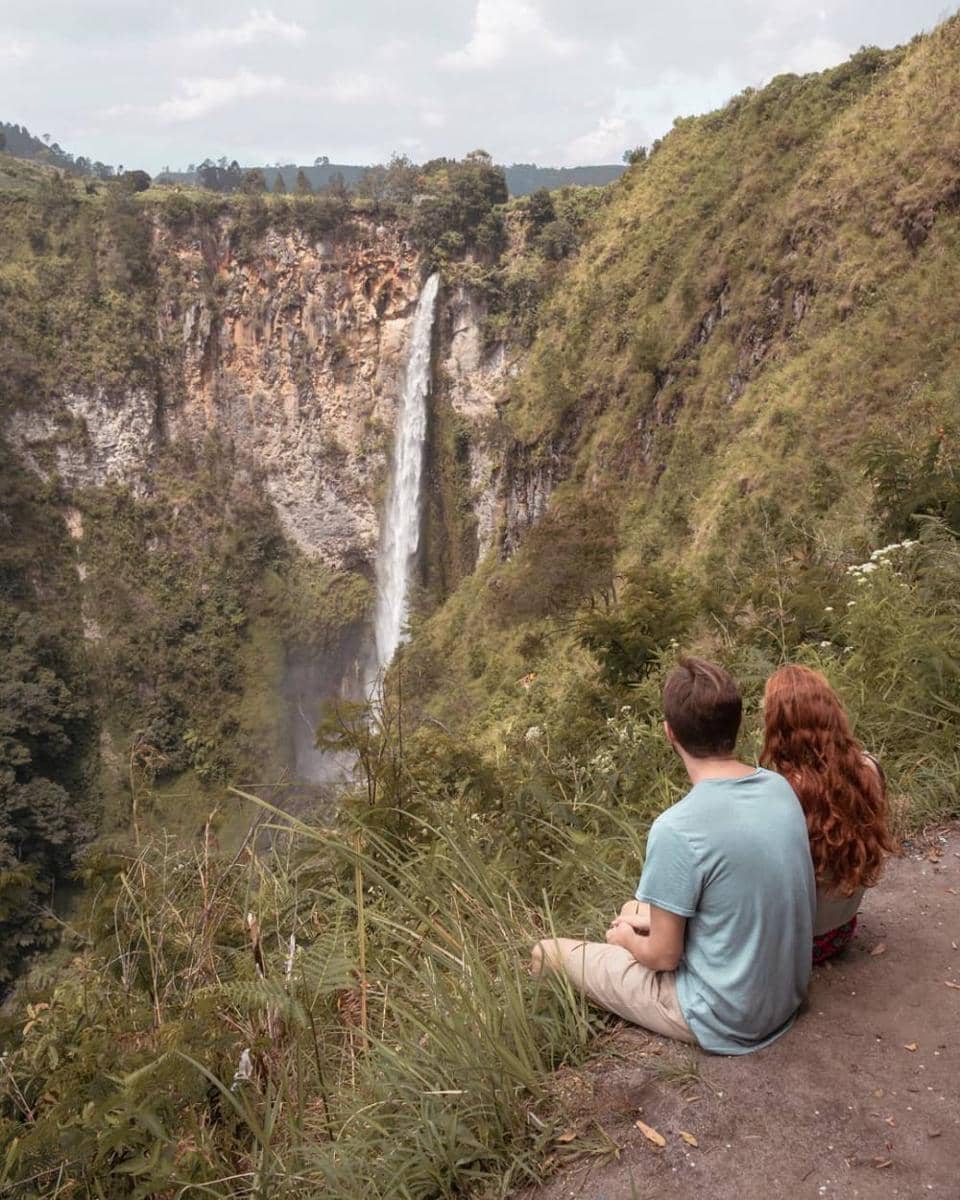 Instagram.com/acouplescalling