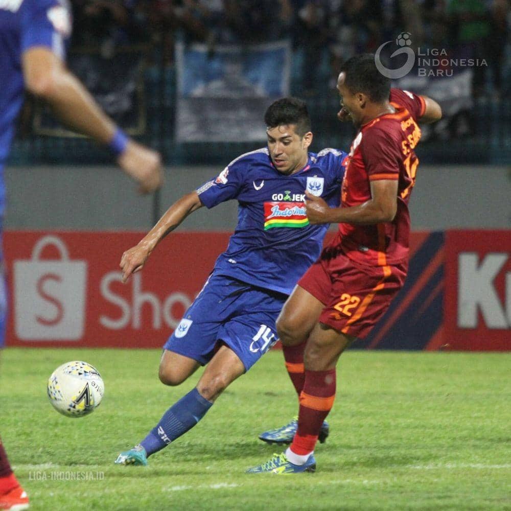 Jonathan Cantillana beraksi bersama PSIS. Twitter/@Liga1Match