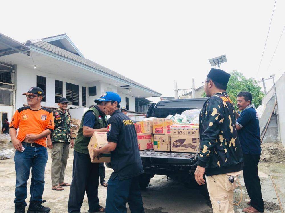 Distribusi bantuan korban bencana alam oleh Banser. Twitter.com/Official_Ansor