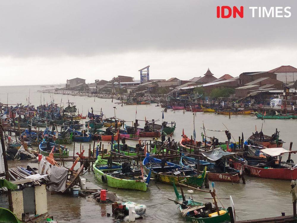 Perahu nelayan Tambaklorok bersandar. IDN Times/Fariz Fardianto