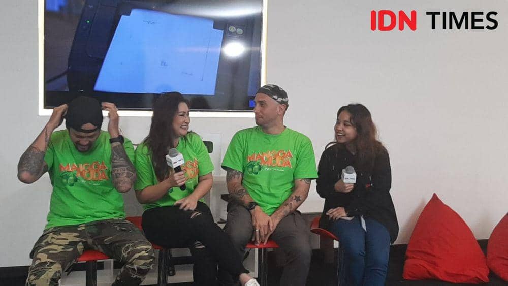 Tora Sudiro, Nafa Urbach, dan Gary Iskak, saat berkunjung ke IDN Media HQ, Gatot Subroto, Jakarta, Senin (6/1). IDN Times/Klara Livia