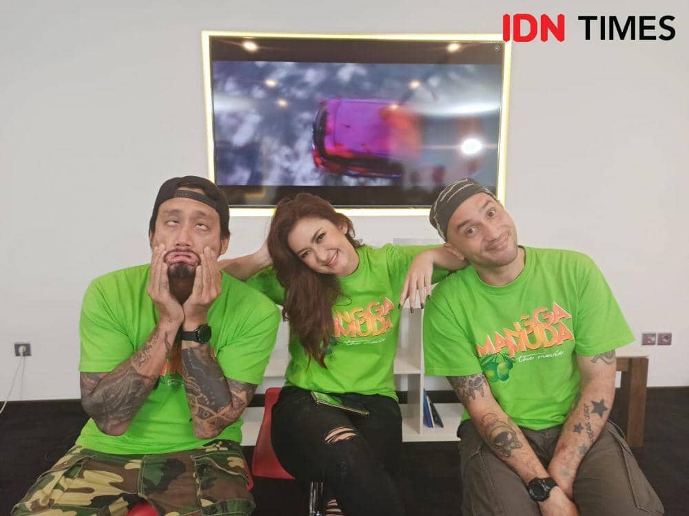 Tora Sudiro, Nafa Urbach, dan Gary Iskak, saat berkunjung ke IDN Media HQ, Gatot Subroto, Jakarta, Senin (6/1). IDN Times/Erfah Nanda