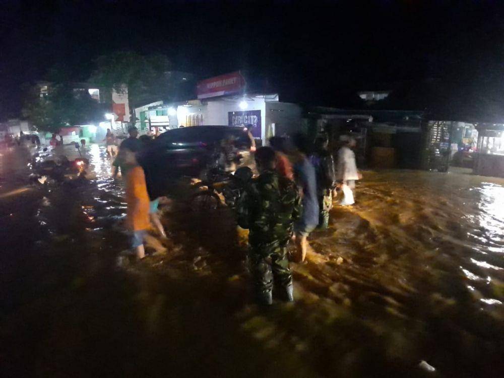 Banjir terjadi di wilayah Kecamatan Kayen, Senin (6/1). Dok IDN Times