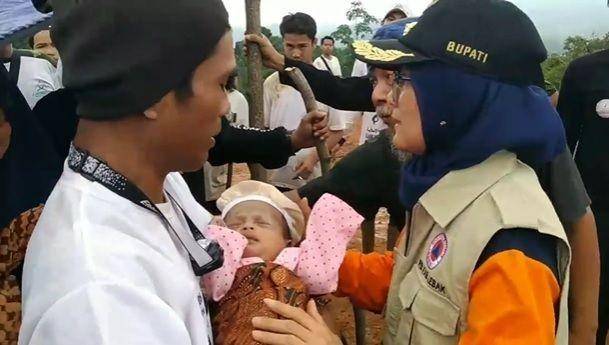 (Bupati Lebak Iti Octavia Jayabaya) Instagram.com/@viajayabaya