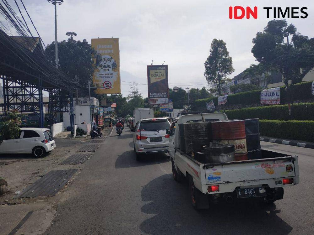 Kemacetan menyerang Kawasan Lembang dalam libur nataru 2020 (IDN Times/Galih Persiana)