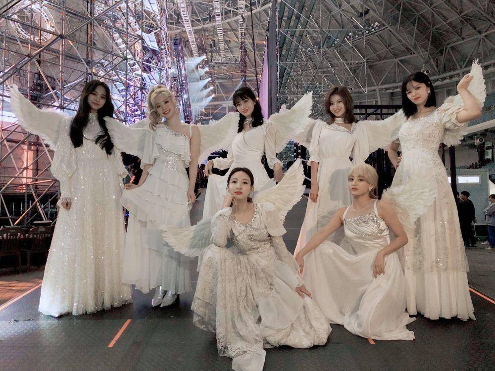 twitter.com/JYPETWICE