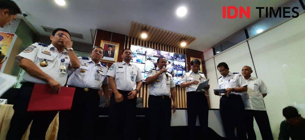 Konferensi pers penutupan Posko Angkutan Nataru 2020 oleh Dirjen Perhubungan Darat Budi Setiyadi di Kementerian Perhubungan, Jakarta, Senin (6/1). (IDN Times/Hana Adi Perdana)