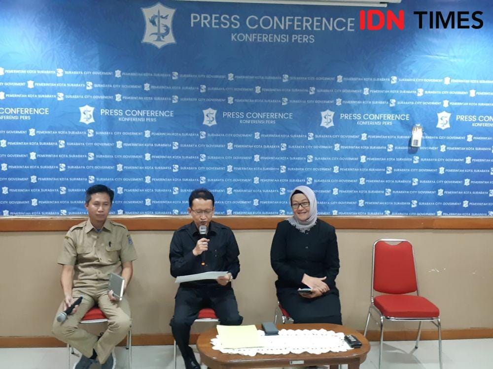 Konferensi Pers Pemkot Surabaya soal utang BPJS kesehatan di Kantor Humas Pemkot, Senin (6/1). IDN Times/Ardianysah Fajar
