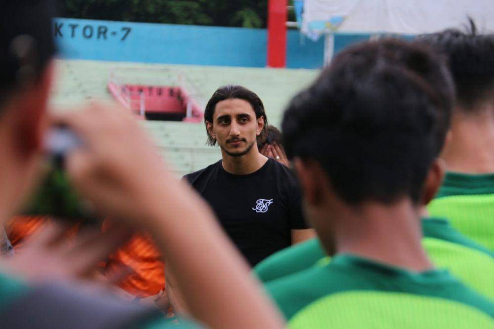 Mahmoud Eid saat diperkenalkan Persebaya di GOR Delta Sidoarjo. IDN Times/Dok.Istimewa