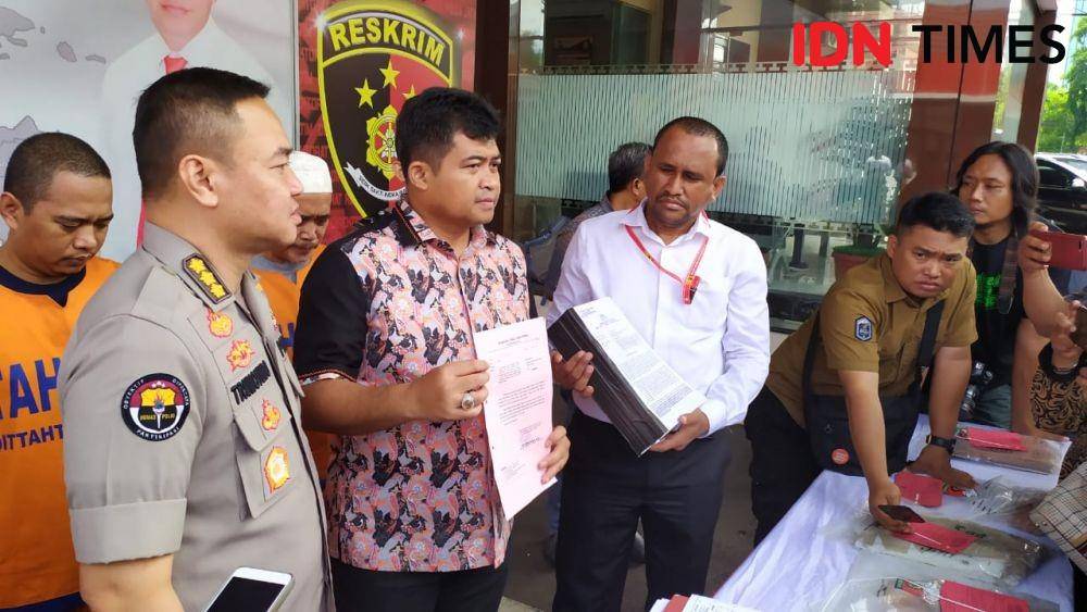 Konferensi pers kasus SD Gentong 1 Pasuruan tahap II di Mapolda Jatim, Selasa (7/1). IDN Times/Ardiansyah Fajar