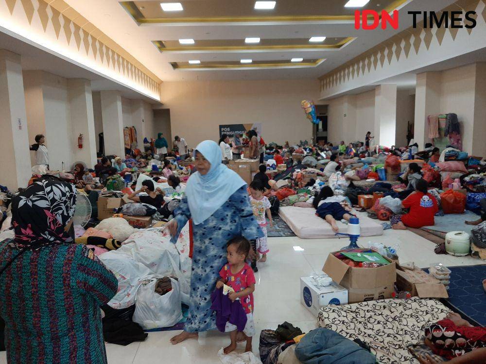 Pengungsi banjir Jakarta (IDN Times/Dimas Fitra Dirgantara)