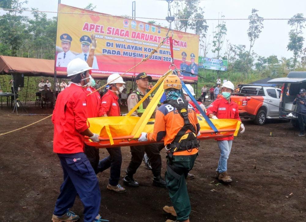 Pelatihan simulasi bencana untuk mengantisipasi terjadinya bencana. IDN Times/ Alfi Ramadana