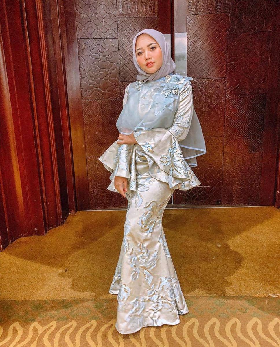 instagram.com/rachelvennya