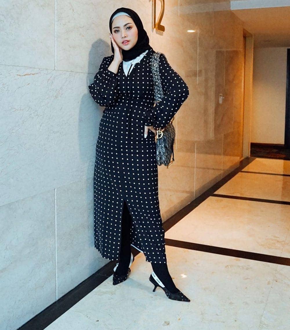 instagram.com/rachelvennya