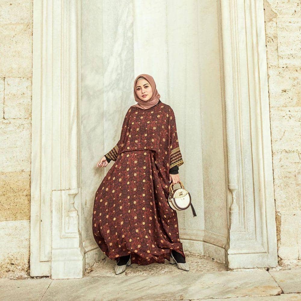 instagram.com/rachelvennya