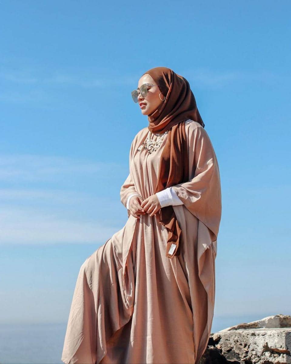 instagram.com/rachelvennya