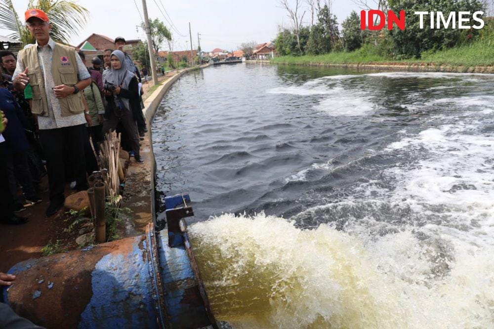 Ganjar saat menengok optimalisasi pompa banjir di Kaligawe. IDN Times/Fariz Fardianto