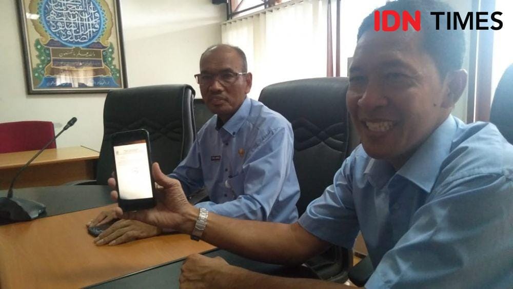 Kepala Dinas Lingkungan Hidup, Pemkab Bantul, Ari Budi Nugroho(kanan). IDN Times/Daruwaskita