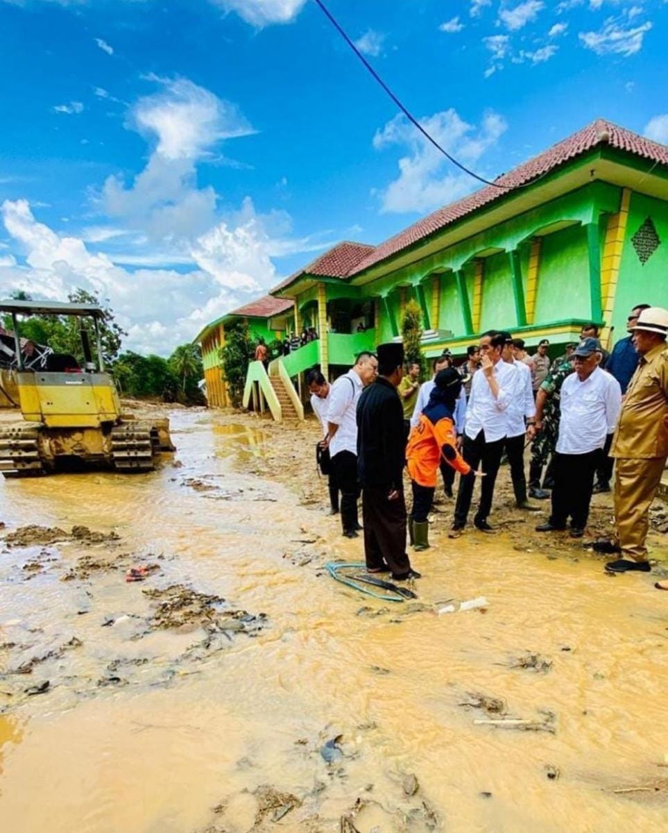 Presiden Joko "Jokowi" Widodo berkunjung ke salah satu daerah di Lebak, Banten (Instagram.com/jokowi)