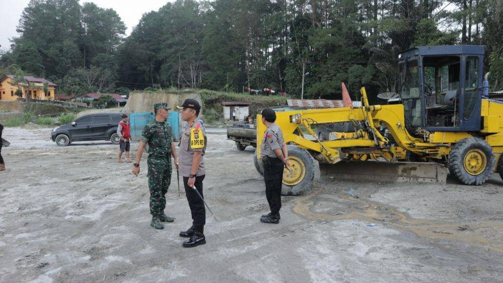 Kapolres Simalungun saat meninjau lokasi (Dok.IDN Times/istimewa)