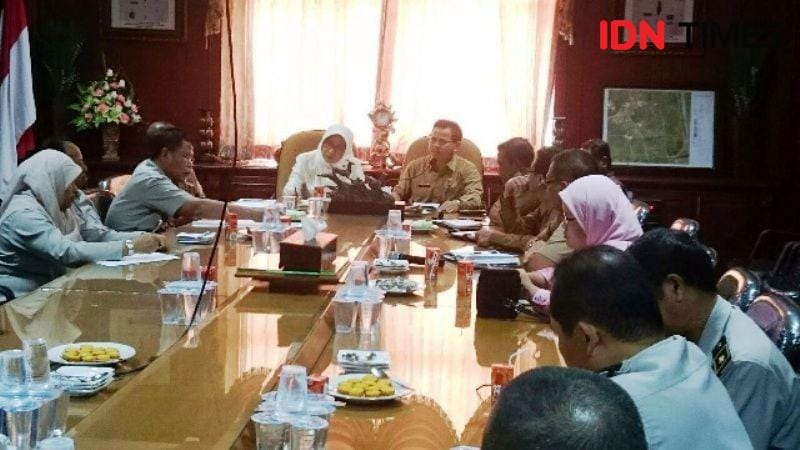 Sekda PPU, H. Tohar saat memimpin rapat membahas pelaksanaan PTSL tahun 2017 silam (IDN Times/Ervan Masbanjar)