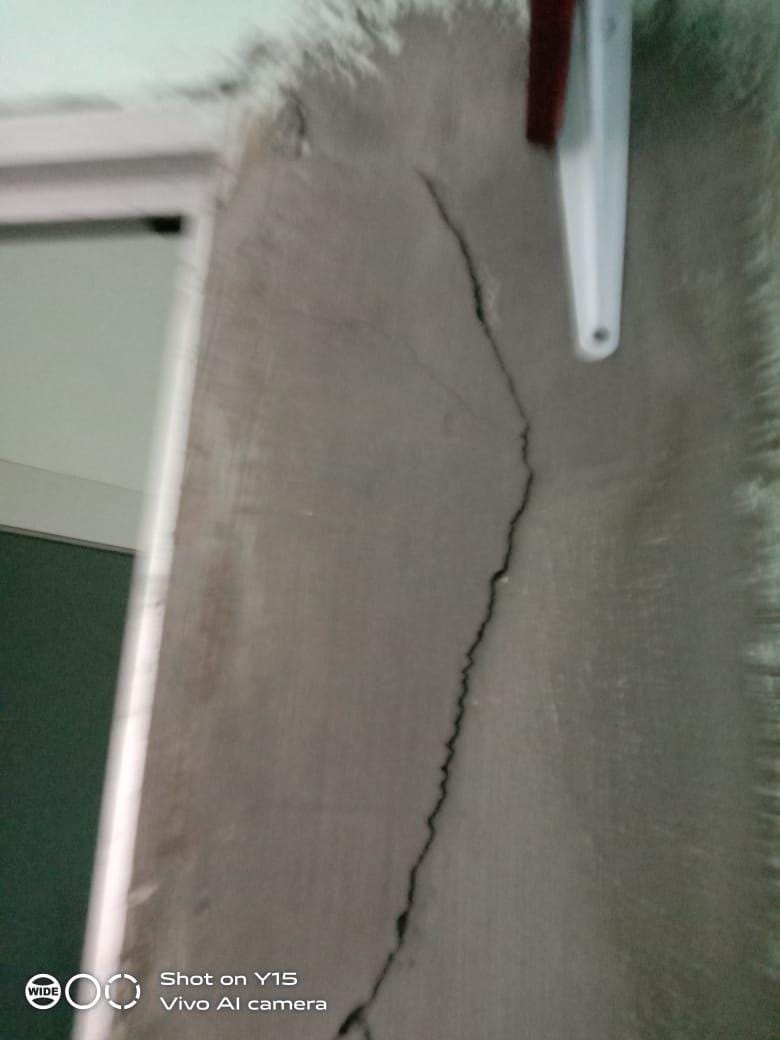 Salah satu gedung yang retak akibat gempa di Simeulue (Dok. Istimewa)